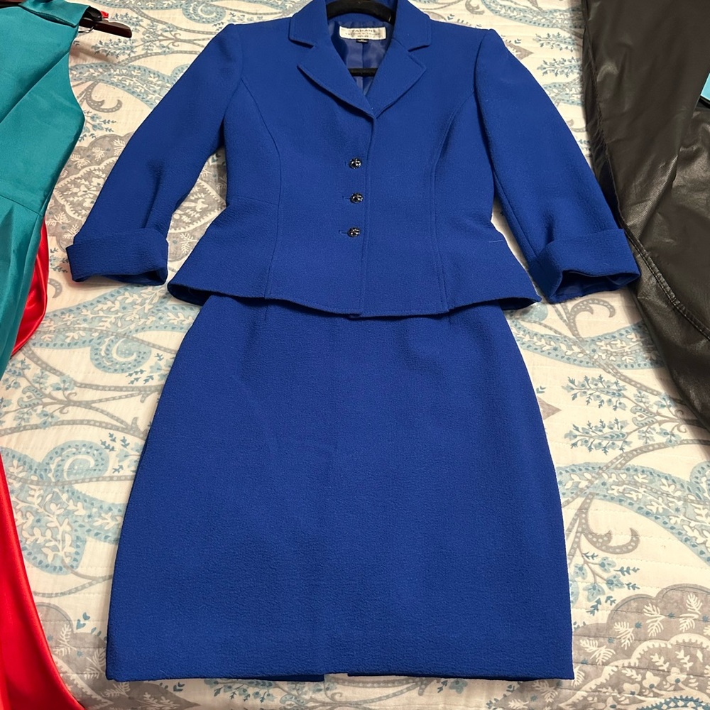 Beautiful Royal Blue Tahari Interview Pageant Business Suit